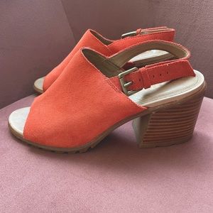 Sorel women’s size 9 suede and wood block heel gummy sole excellent condition